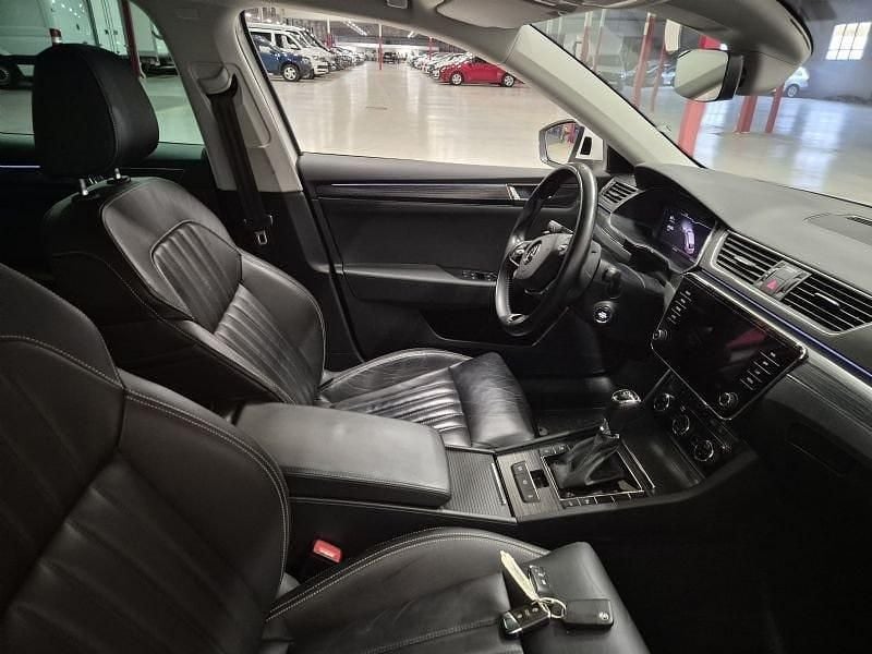 Begagnad Skoda Superb Style 156 HK (114 kW) 2020 Vit Kombi