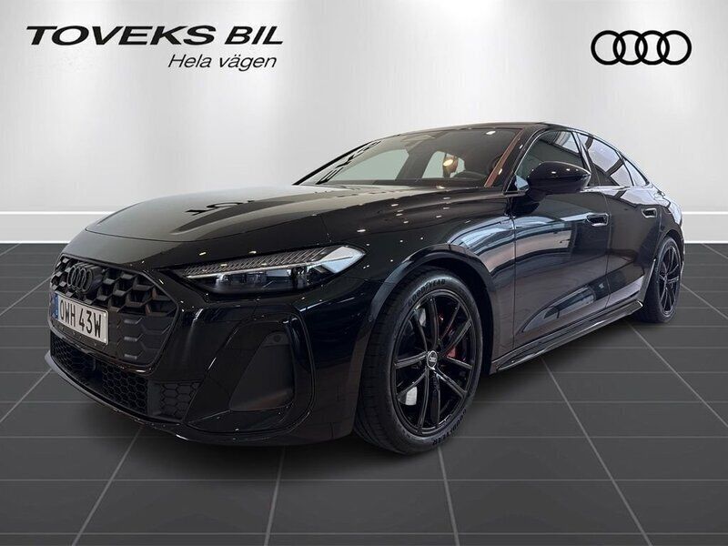 Svart (mytsvart metallic) Ny 2025 Audi A5 Sportback Sport Halvkombi | 757 500 kr - Bild 1/4