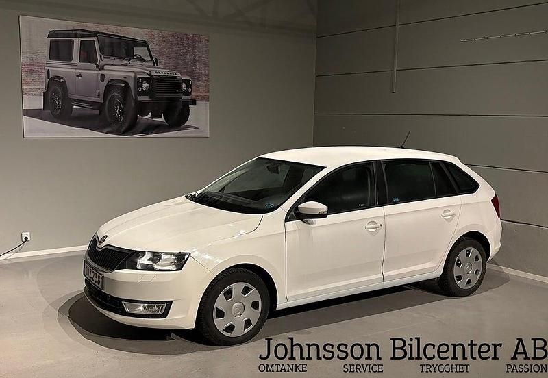 Vit Begagnad 2017 Skoda Rapid Halvkombi | 89 900 kr (Marknadspris) - Bild 1/1
