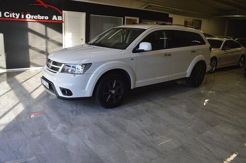 Vit Begagnad 2013 Fiat Freemont SUV | 124 900 kr (Lite dyr) - Bild 1/4