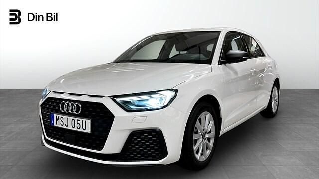 Cortinavit Begagnad 2024 Audi A1 Sportback Proline Halvkombi | 239 000 kr (Marknadspris) - Bild 1/4