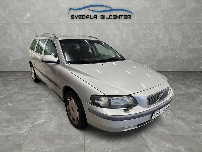 Ljusgrå Begagnad 2002 Volvo V70 Kombi | 18 900 kr (Marknadspris) - Bild 1/4