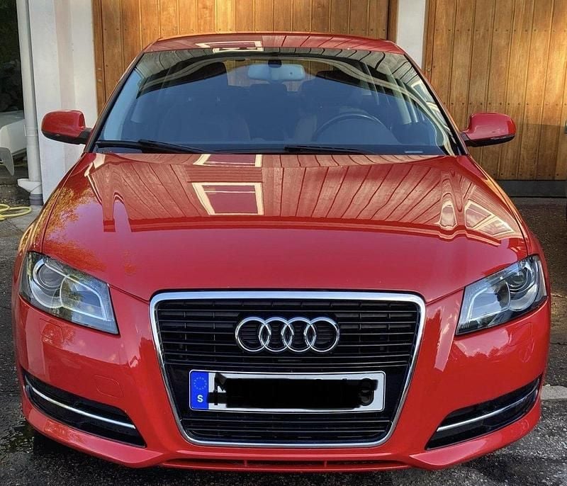 Röd Begagnad 2013 Audi A3 Sportback Attraction Halvkombi | 75 000 kr (Bra pris) - Bild 1/3