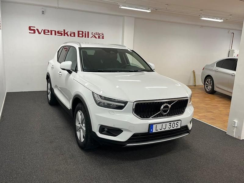 Begagnad Volvo XC40 Momentum 150 HK (110 kW) 2020 Vit SUV