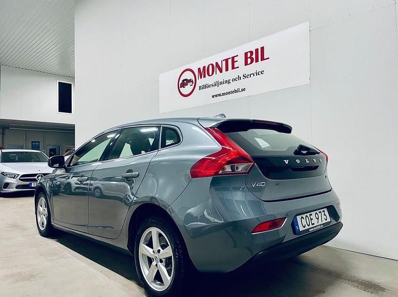 Begagnad Volvo V40 Momentum 120 HK (88 kW) 2017 Grå Kombi