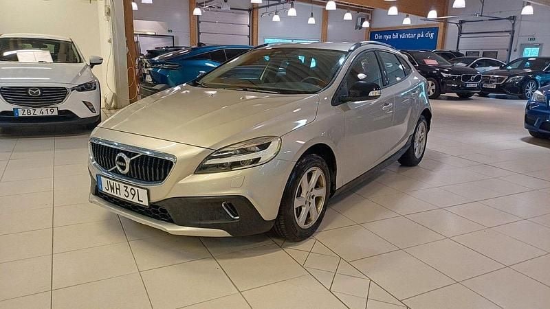 Ljusbrun Begagnad 2019 Volvo V40 CC Kinetic Kombi | 189 900 kr (Marknadspris) - Bild 1/4