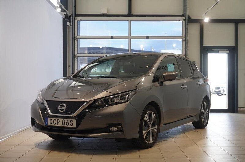 Grå/silver Begagnad 2021 Nissan Leaf N-Connecta Halvkombi | 168 800 kr (Marknadspris) - Bild 1/4