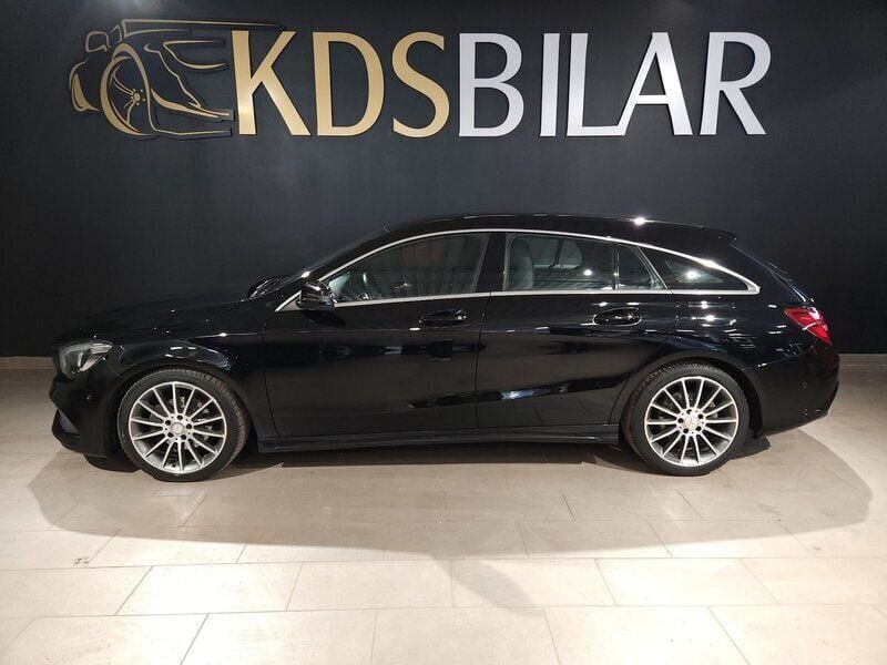 Svart Begagnad 2017 Mercedes CLA200 Shooting Brake AMG Kombi | 189 900 kr (Marknadspris) - Bild 1/4