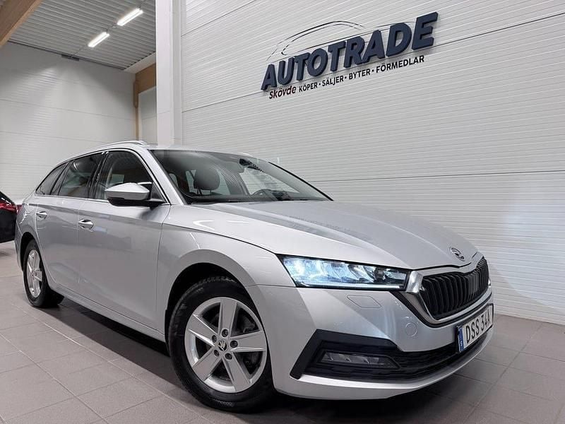 Silver Begagnad 2022 Skoda Octavia Ambition Kombi | 219 900 kr (Marknadspris) - Bild 1/4
