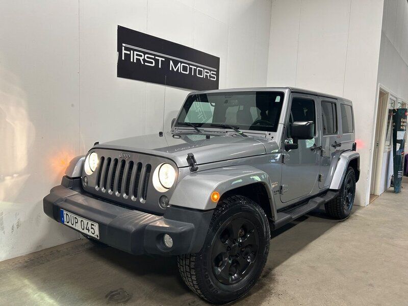 Grå Begagnad 2015 Jeep Wrangler Unlimited SUV | 289 500 kr (Superpris) - Bild 1/2