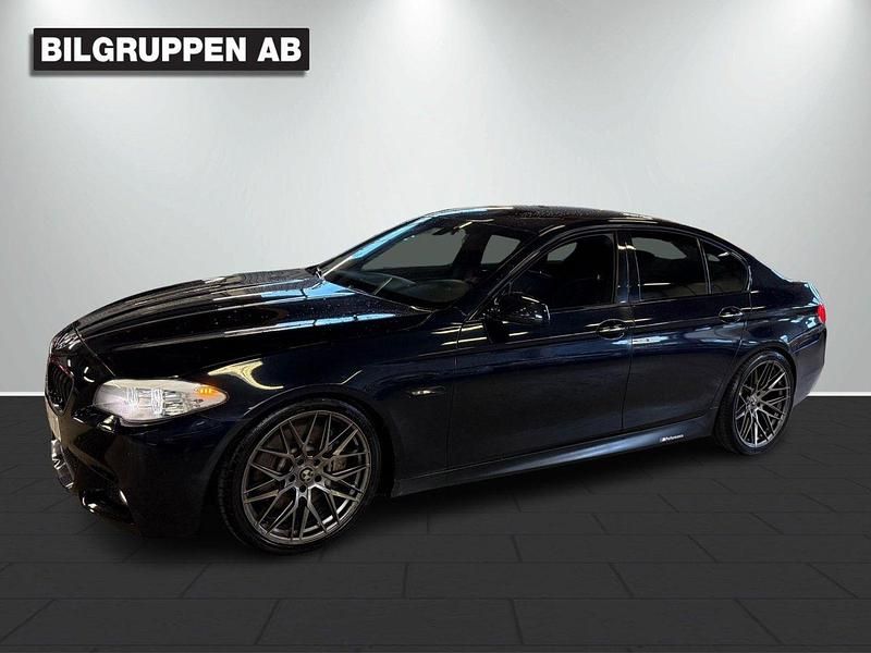 Svart Begagnad 2011 BMW 550 M Sport Sedan | 178 900 kr - Bild 1/4