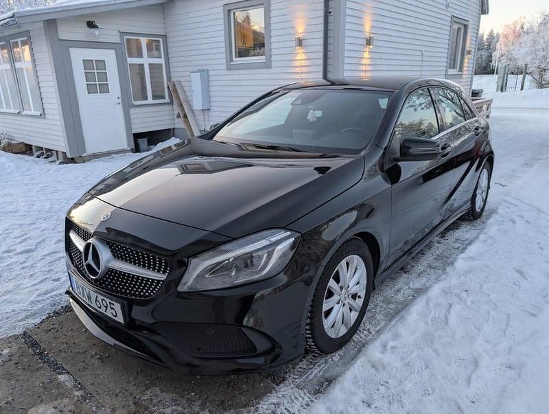 Begagnad 2018 Mercedes A180 Halvkombi | 169 000 kr (Marknadspris) - Bild 1/4