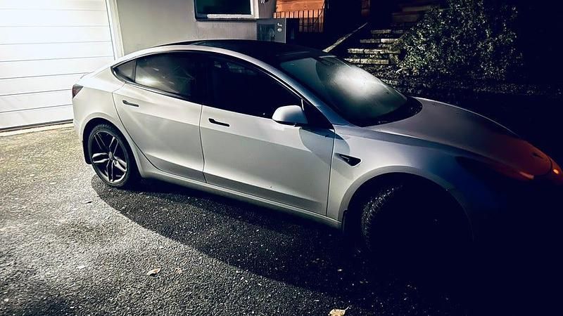 Begagnad Tesla Model 3 Performance 377 kW (513 HK) 2021 Vit metallic under folie Sedan