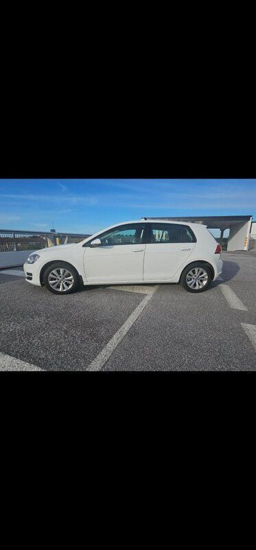 Vit Begagnad 2014 VW Golf VII Halvkombi | 129 000 kr (Marknadspris) - Bild 1/4