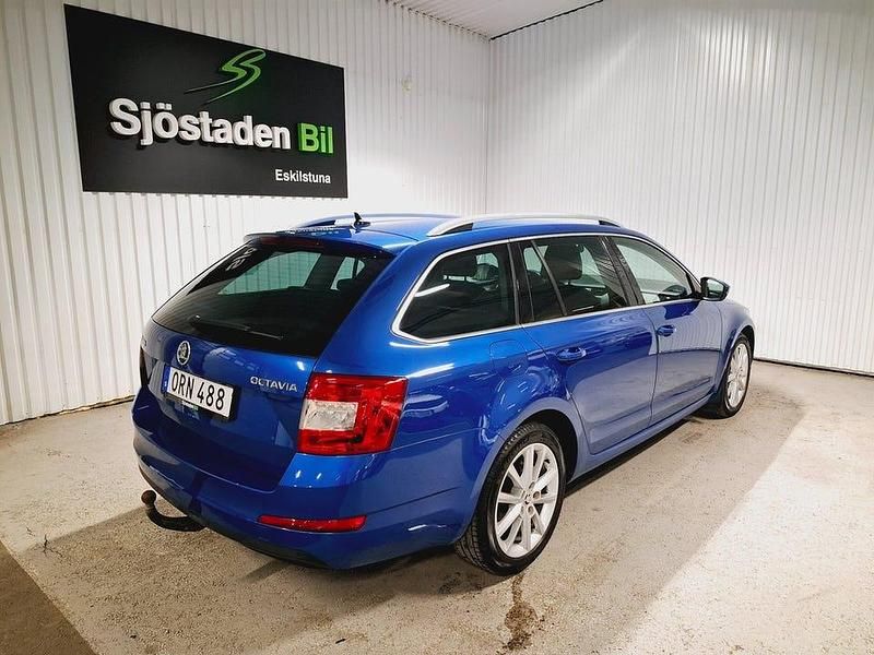 Begagnad Skoda Octavia Style 150 HK (110 kW) 2016 Blå Kombi