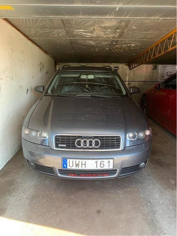 Grå Begagnad 2004 Audi A4 Comfort Kombi | 22 000 kr (Marknadspris) - Bild 1/4