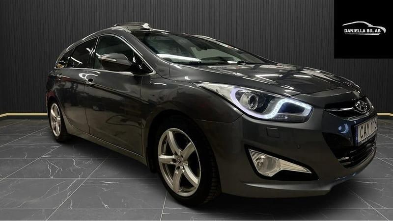 Silver Begagnad 2013 Hyundai i40 Kombi | 104 900 kr (Lite dyr) - Bild 1/4