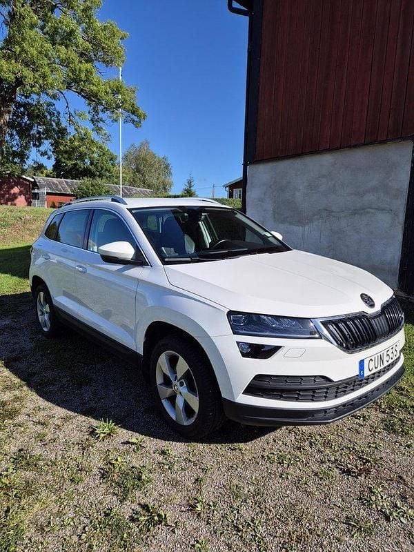 Vit Begagnad 2022 Skoda Karoq Style SUV | 195 000 kr (Superpris) - Bild 1/4