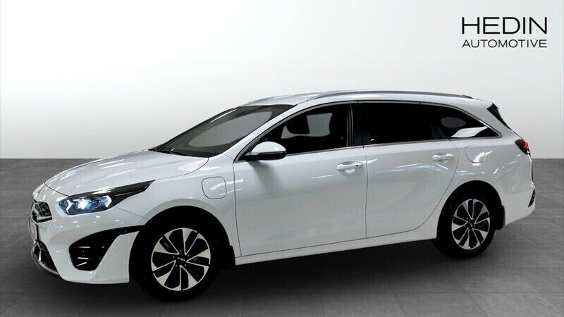 Vit (white) Begagnad 2022 Kia Ceed Sportswagon Advance Kombi | 269 900 kr (Marknadspris) - Bild 1/4