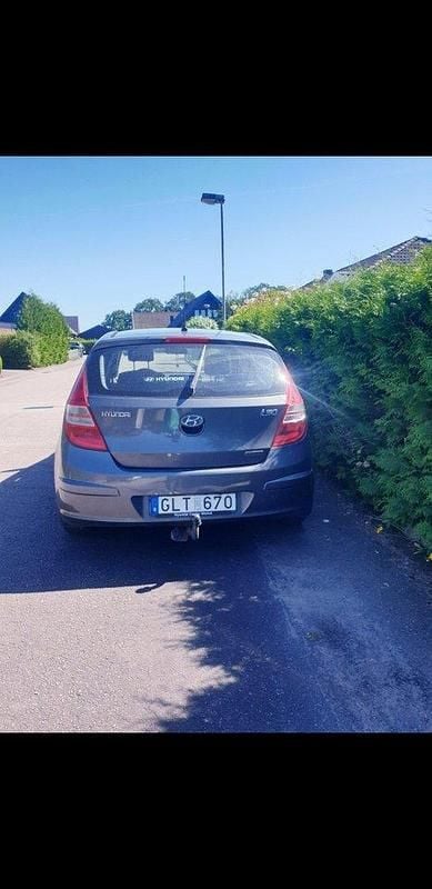 Grå Begagnad 2008 Hyundai i30 Halvkombi | 15 000 kr (Dyr) - Bild 1/2