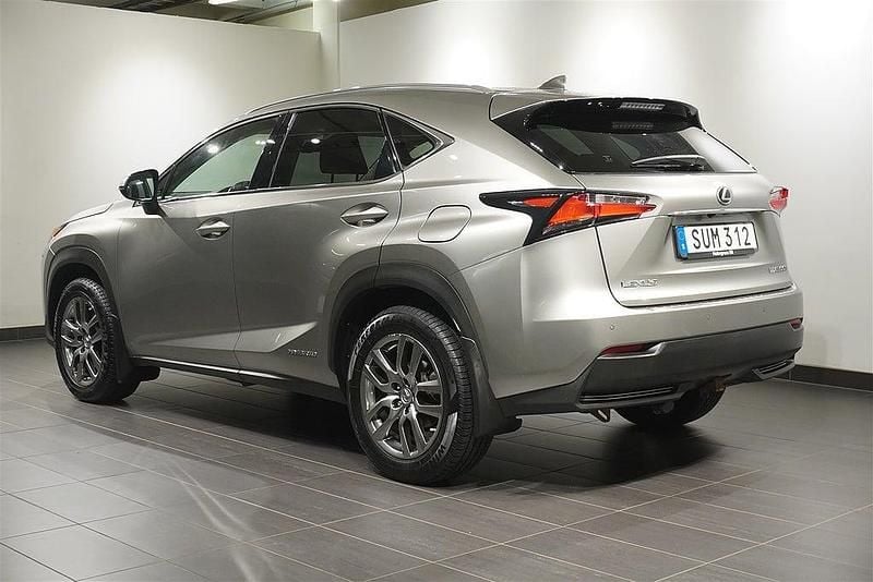 Begagnad Lexus NX300h Business Edition 155 HK (114 kW) 2015 Ljusgrå SUV