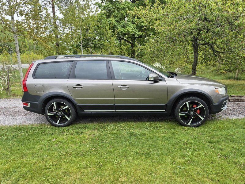 Grå Begagnad 2008 Volvo XC70 SUV | 75 000 kr (Lite dyr) - Bild 1/4