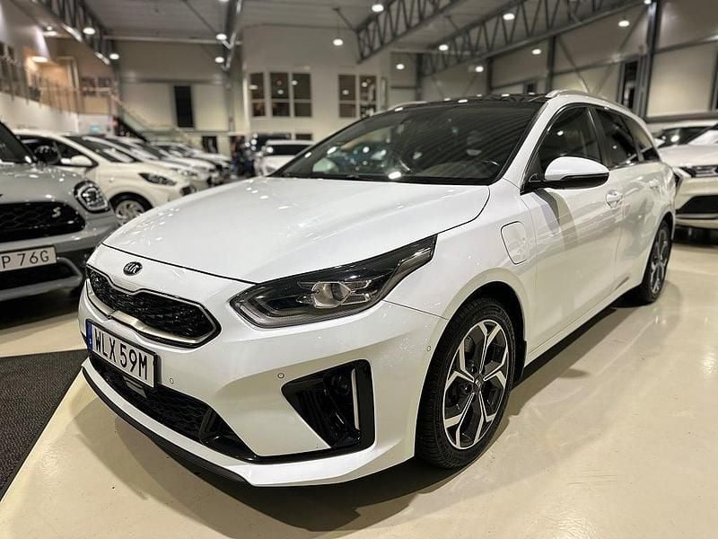 Vit Begagnad 2020 Kia Ceed Sportswagon Advance Kombi | 179 900 kr (Bra pris) - Bild 1/4