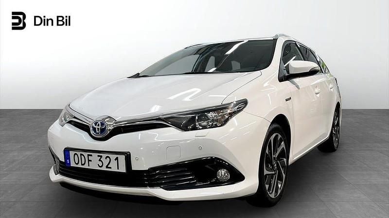 Vit Begagnad 2016 Toyota Auris Touring Sports Kombi | 164 900 kr (Marknadspris) - Bild 1/4