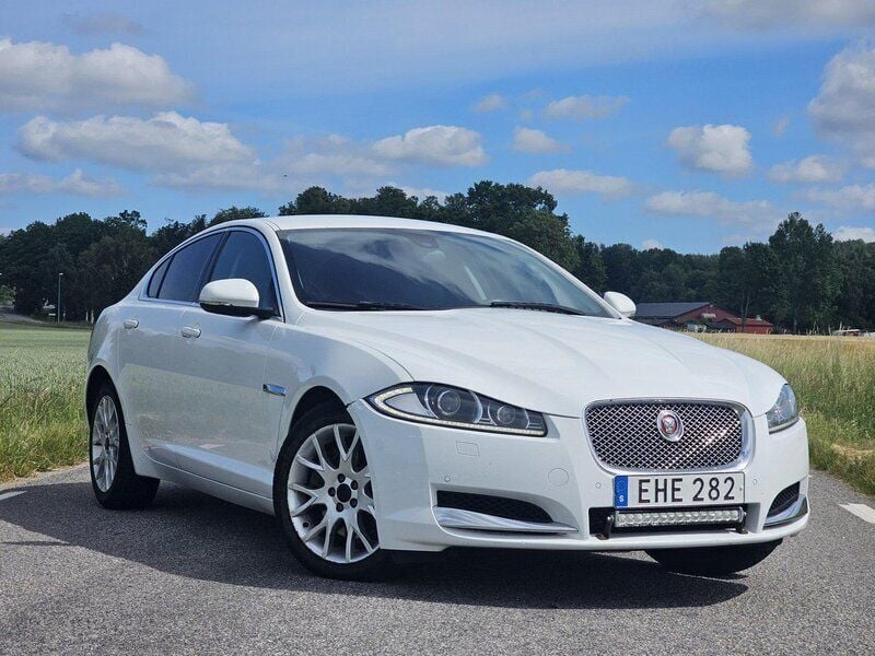 Vit Begagnad 2014 Jaguar XF Sedan | 114 900 kr (Marknadspris) - Bild 1/4