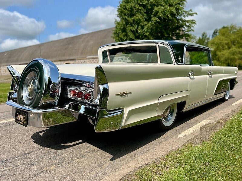 Begagnad Lincoln Continental 316 HK (232 kW) 1960 Polaris white & deerfield green Sedan