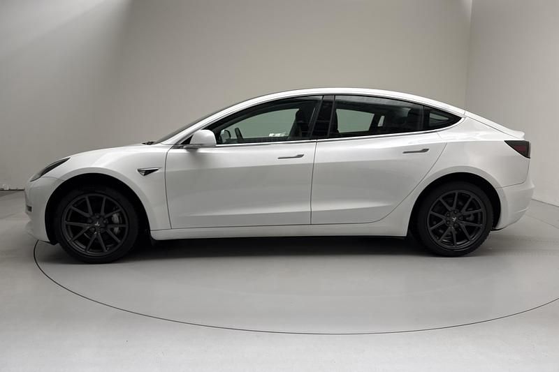 Begagnad Tesla Model 3 Long Range AWD 366 kW (498 HK) 2020 Vit Sedan