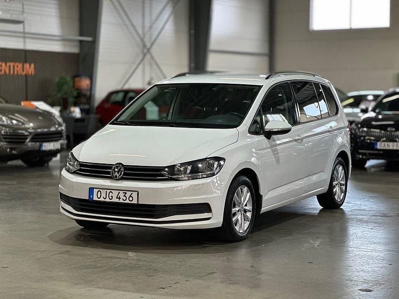 Vit Begagnad 2016 VW Touran Minibuss | 159 900 kr (Marknadspris) - Bild 1/4