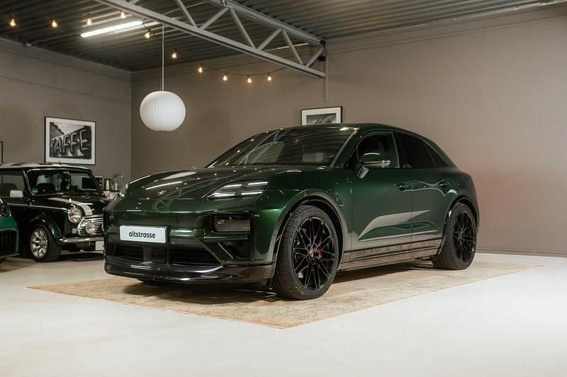 Begagnad Porsche Macan Turbo 469 kW (639 HK) 2024 Grön SUV