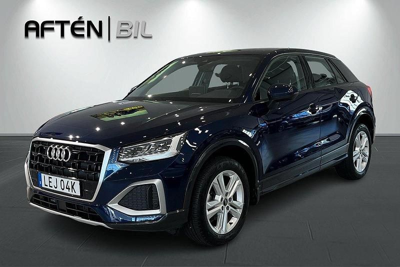 Blå Begagnad 2024 Audi Q2 Proline SUV | 289 800 kr (Marknadspris) - Bild 1/3