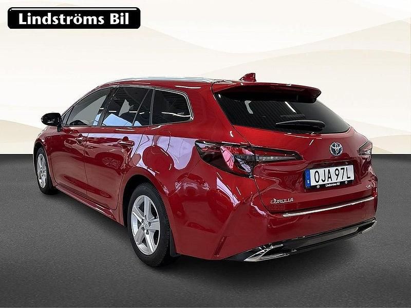 Begagnad Toyota Corolla Style 141 HK (103 kW) 2025 Röd Kombi