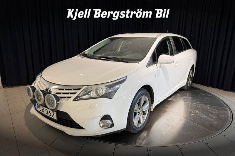 Vit Begagnad 2014 Toyota Avensis Edition Kombi | 89 900 kr (Marknadspris) - Bild 1/4