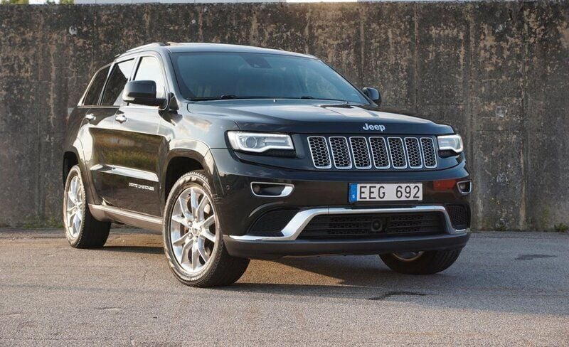 Svart Begagnad 2013 Jeep Grand Cherokee Summit SUV | 169 000 kr (Marknadspris) - Bild 1/4