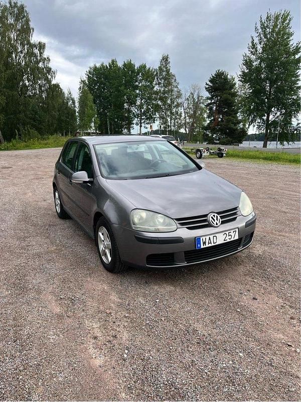 Grå Begagnad 2004 VW Golf IV Halvkombi | 18 500 kr (Bra pris) - Bild 1/4