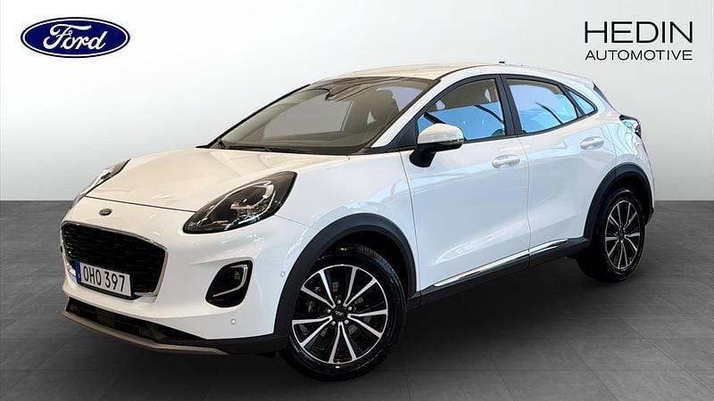 Frozen white Begagnad 2022 Ford Puma Gen-E Titanium SUV | 204 900 kr (Marknadspris) - Bild 1/4