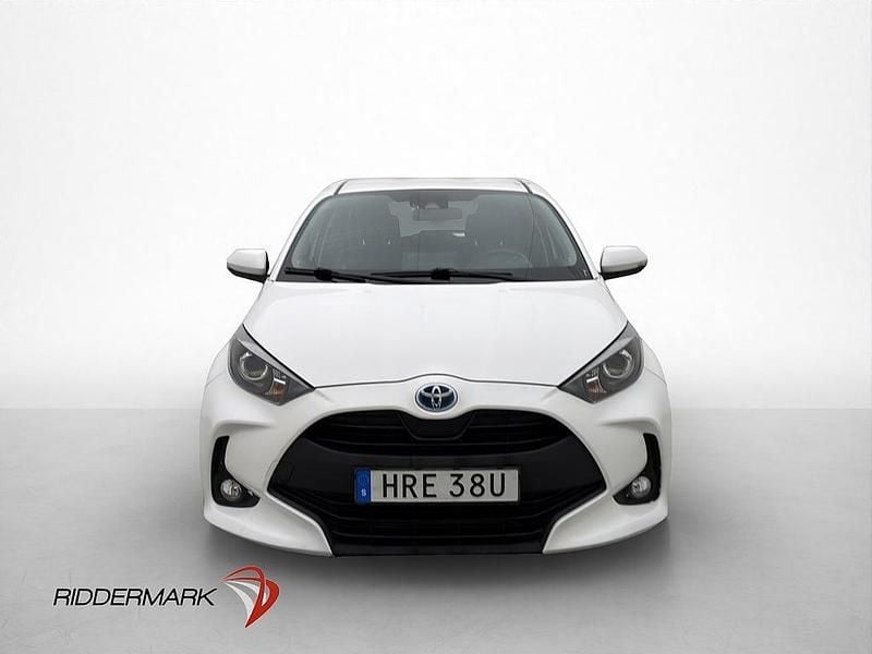 Begagnad Toyota Yaris Hybrid Active 116 HK (85 kW) 2021 Vit Halvkombi