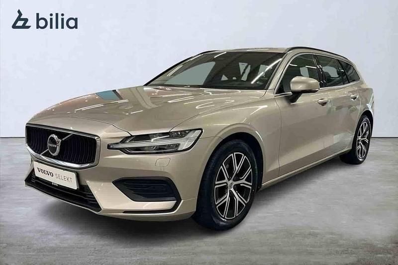Ljusgrå Begagnad 2023 Volvo V60 Core Kombi | 319 000 kr (Bra pris) - Bild 1/1