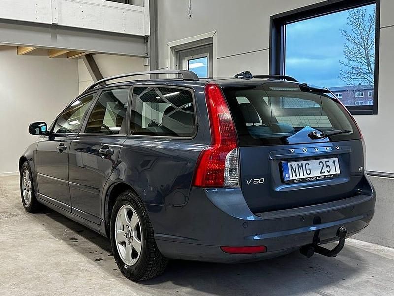 Begagnad Volvo V50 Momentum 125 HK (91 kW) 2009 Blå Kombi