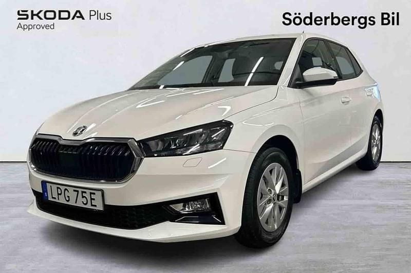 Vit (candy white) Begagnad 2024 Skoda Fabia Selection Halvkombi | 229 500 kr (Marknadspris) - Bild 1/1
