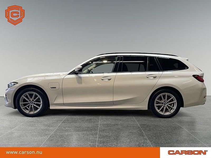 Begagnad BMW 330e M Sport 293 HK (215 kW) 2022 Vit Kombi