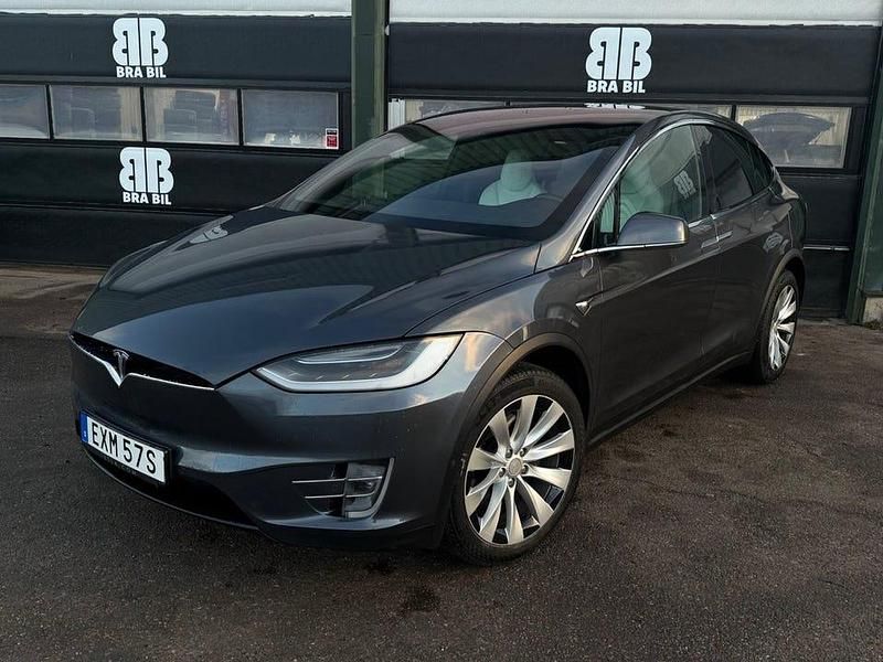 Grå Begagnad 2019 Tesla Model X SUV | 429 900 kr (Lite dyr) - Bild 1/4