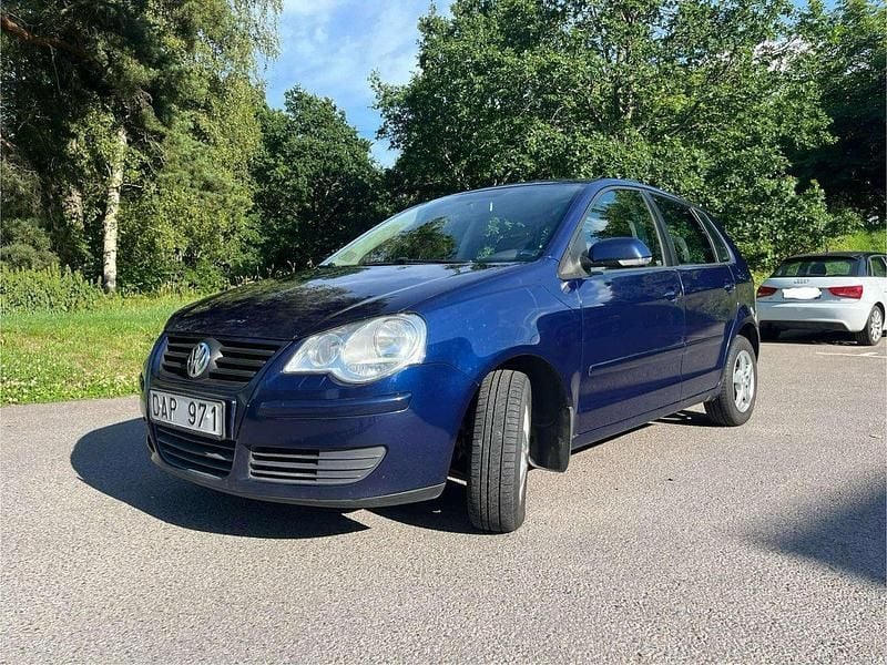 Blå Begagnad 2007 VW Polo Comfortline Halvkombi | 27 900 kr (Marknadspris) - Bild 1/4