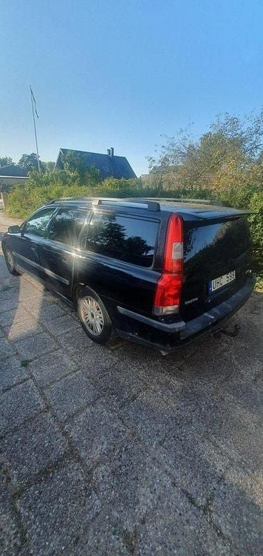 Svart Begagnad 2004 Volvo V70 Business Edition Kombi | 26 000 kr (Marknadspris) - Bild 1/2