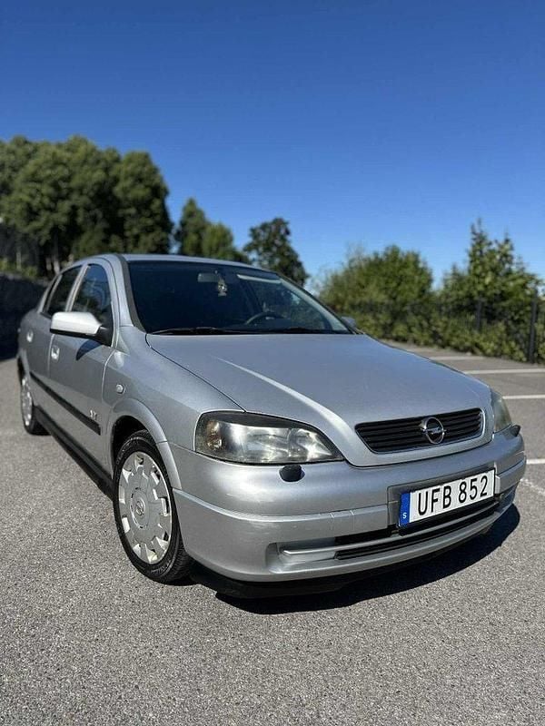 Grå Begagnad 2003 Opel Astra Halvkombi | 14 900 kr (Marknadspris) - Bild 1/4