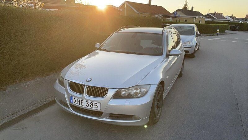 Grå Begagnad 2006 BMW 325 Advantage Kombi | 70 000 kr - Bild 1/4