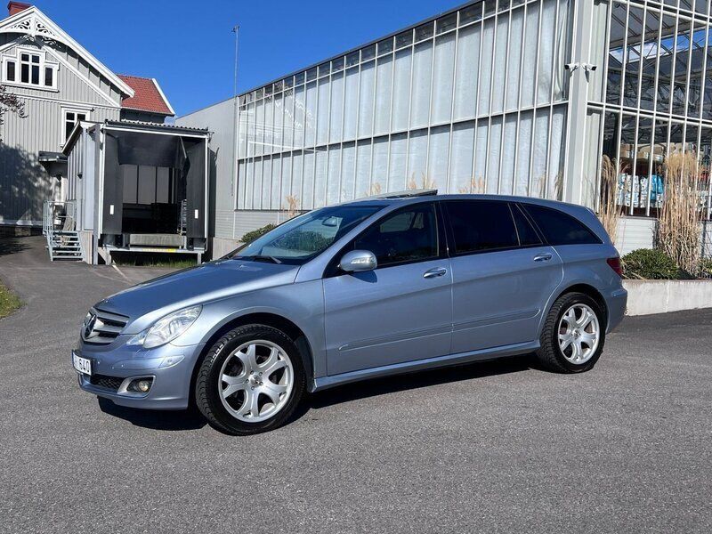 Ljusblå Begagnad 2006 Mercedes R320 Minibuss | 59 900 kr (Superpris) - Bild 1/4